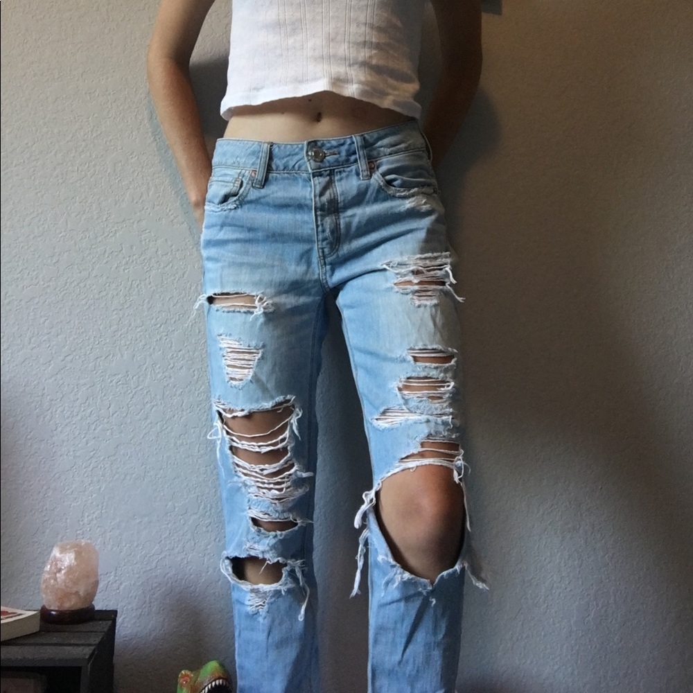 🐉American Eagle🐉 Distressed Boyfriend Jeans
